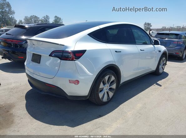 7SAYGDED3RF095883 2024 TESLA MODEL Y Белый Задняя правая четверть