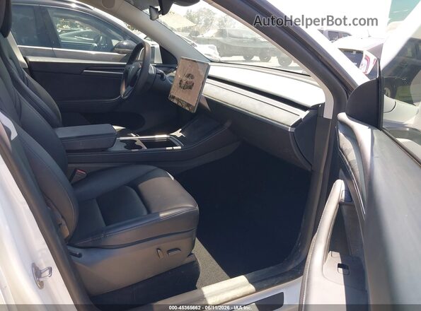 7SAYGDED3RF095883 2024 TESLA MODEL Y Белый Вид салона спереди