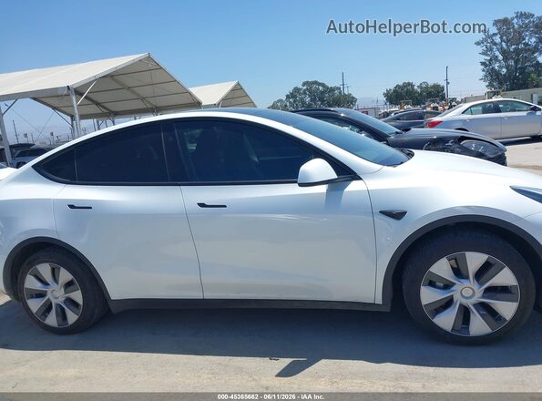 7SAYGDED3RF095883 2024 TESLA MODEL Y Белый Вид задней части салона