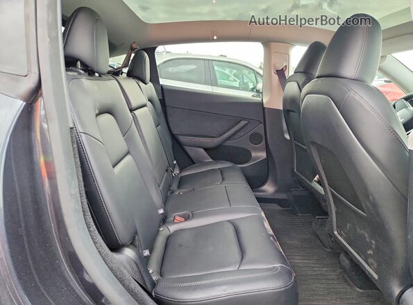 7SAYGDED3SF319160 2025 TESLA MODEL Gray Vista interior trasera
