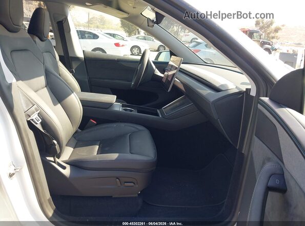 7SAYGDED3TF408356 2026 TESLA MODEL Y Белый Вид салона спереди