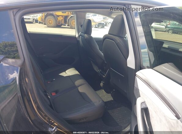 7SAYGDED3TF436934 2026 TESLA MODEL Y Черный Вид наклейки с VIN-кодом