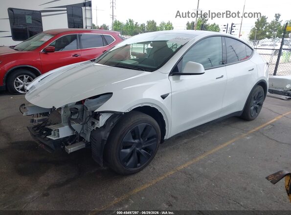 7SAYGDED4RF214265 2024 TESLA MODEL Y White წინა მარცხენა ხედი სამი მეოთხედიდან