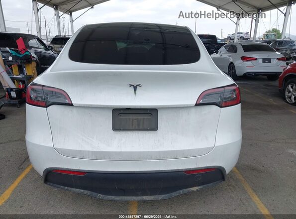 7SAYGDED4RF214265 2024 TESLA MODEL Y White 