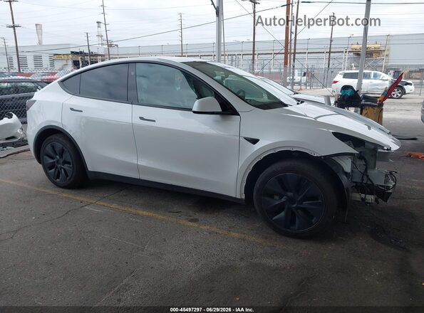 7SAYGDED4RF214265 2024 TESLA MODEL Y White უკანა სალონის ხედი