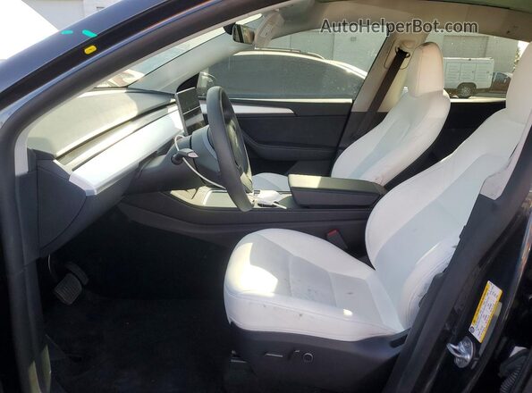 7SAYGDED4SA377758 2025 TESLA MODEL Charcoal Widok wnętrza z przodu