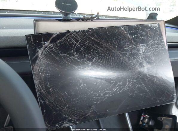 7SAYGDED4TA690987 2026 TESLA MODEL Y White Widok tylnych siedzeń