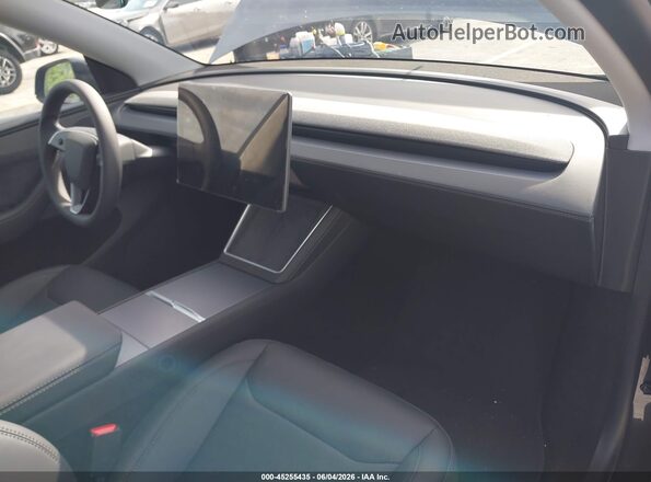 7SAYGDED4TF536007 2026 TESLA MODEL Y Gray Vista interior delantera