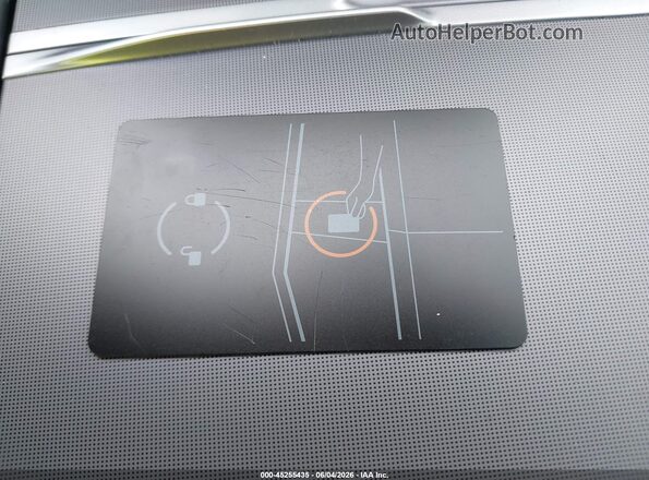 7SAYGDED4TF536007 2026 TESLA MODEL Y Gray Vista del salpicadero