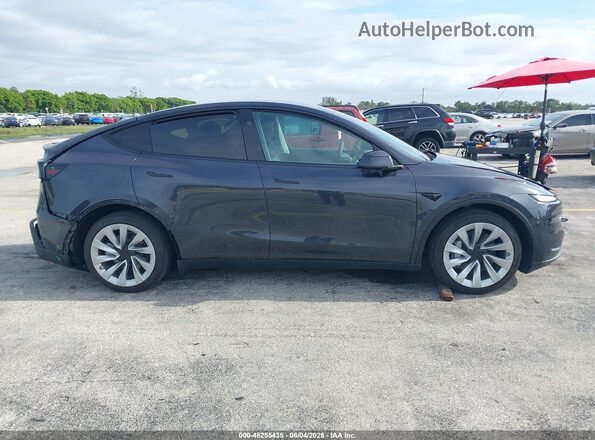 7SAYGDED4TF536007 2026 TESLA MODEL Y Gray Vista interior trasera