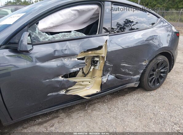 7SAYGDED5PF945977 2023 TESLA MODEL Y Gray Դիմացի տեսք
