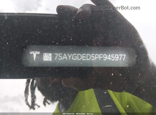 7SAYGDED5PF945977 2023 TESLA MODEL Y Gray Շարժիչի բաժամունքի տեսք