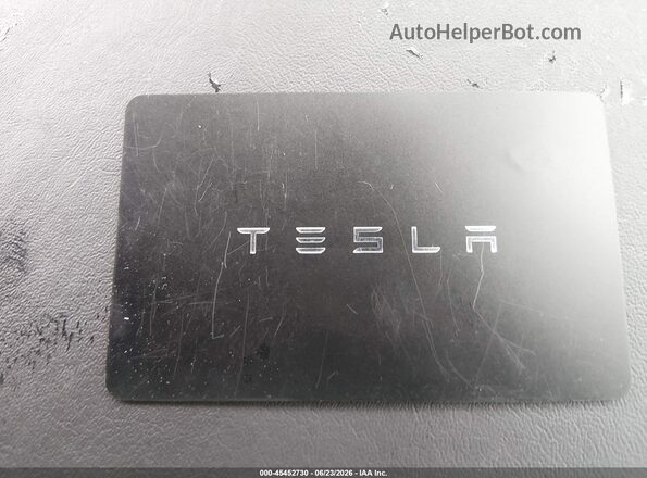 7SAYGDED5PF945977 2023 TESLA MODEL Y Gray Առջևի վահանակի տեսք