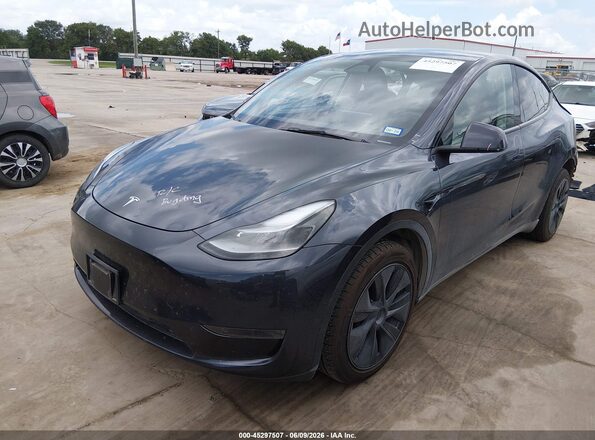 7SAYGDED7RA296540 2024 TESLA MODEL Y Gray Vista tres cuartos delantera izquierda
