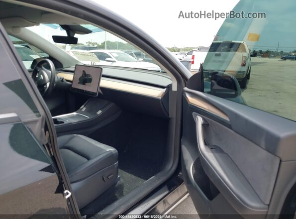 7SAYGDED7RF035203 2024 TESLA MODEL Y Black Vista interior delantera