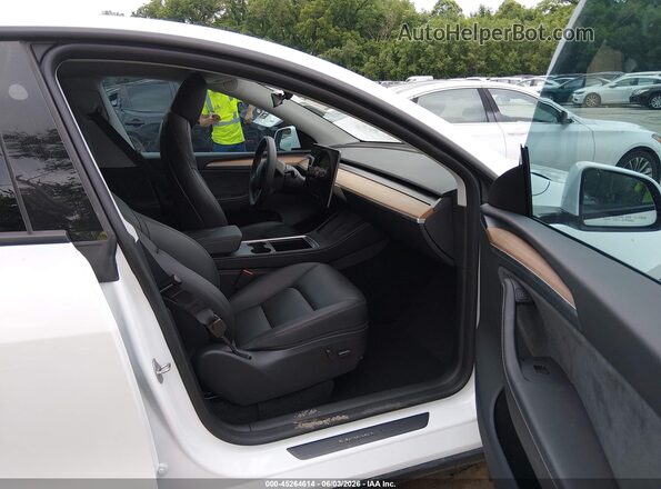 7SAYGDED7SA373669 2025 TESLA MODEL Y Белый Вид салона спереди