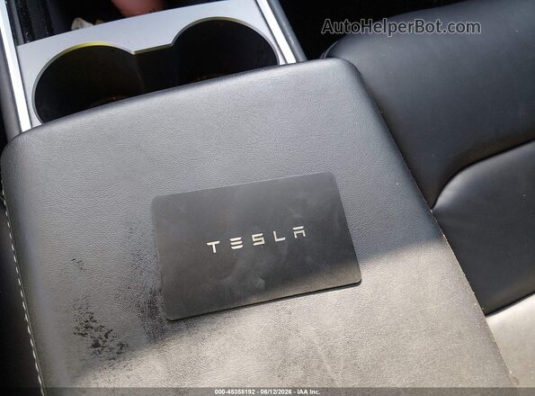 7SAYGDED8RF091246 2024 TESLA MODEL Y Gray წინა პანელის ხედი