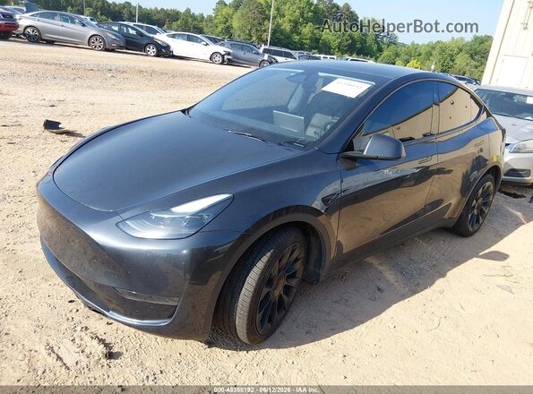 7SAYGDED8RF091246 2024 TESLA MODEL Y Gray წინა მარცხენა ხედი სამი მეოთხედიდან