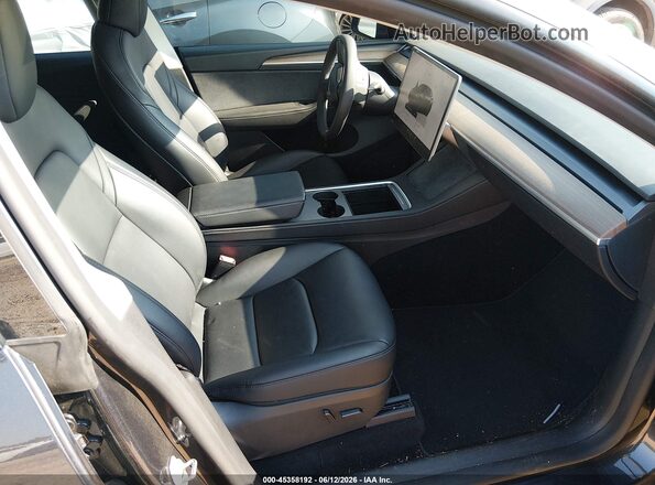 7SAYGDED8RF091246 2024 TESLA MODEL Y Gray წინა სალონის ხედი