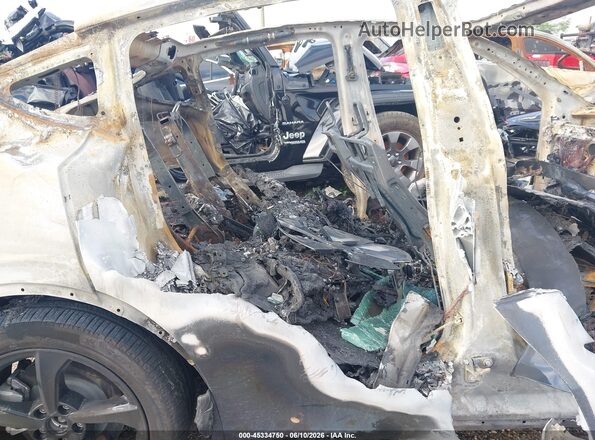 7SAYGDED8TA478576 2026 TESLA MODEL Y Gray Widok tylnych siedzeń