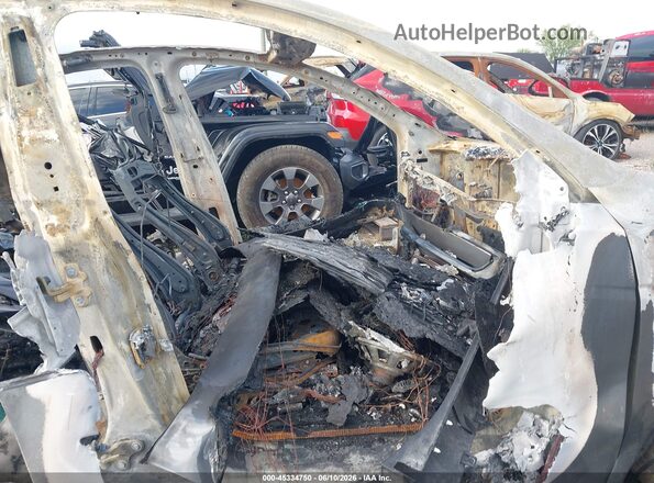 7SAYGDED8TA478576 2026 TESLA MODEL Y Gray Widok wnętrza z przodu