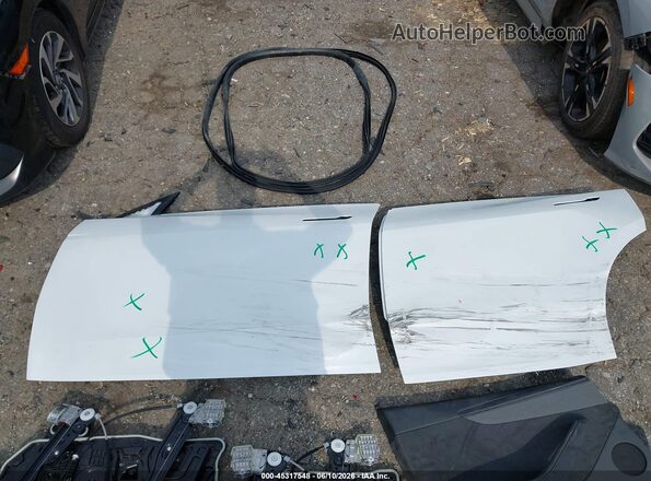 7SAYGDED8TA499623 2026 TESLA MODEL Y White Widok deski rozdzielczej