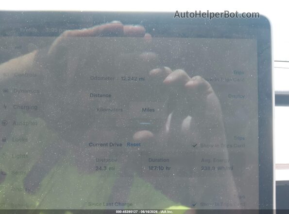 7SAYGDED9PF922802 2023 TESLA MODEL Y Gray Vista de los asientos traseros