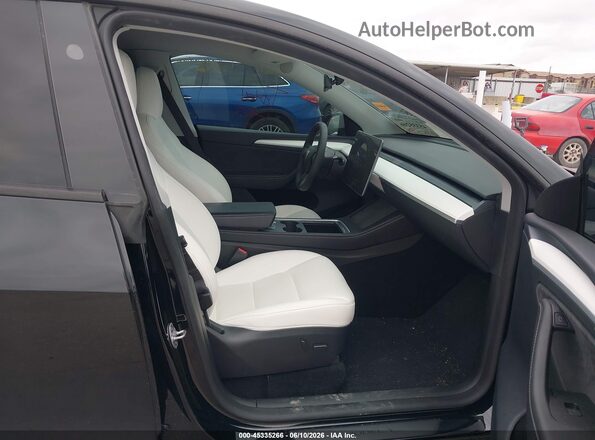 7SAYGDED9RA310874 2024 TESLA MODEL Y Black Вид салону спереду