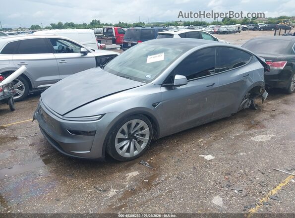 7SAYGDED9TA610843 2026 TESLA MODEL Y Серый Передняя левая четверть
