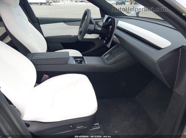 7SAYGDED9TF584280 2026 TESLA MODEL Y Gray Vista interior delantera