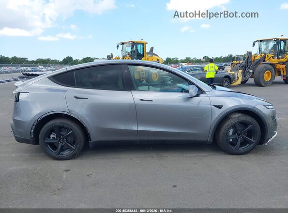 7SAYGDED9TF584280 2026 TESLA MODEL Y Gray Vista interior trasera