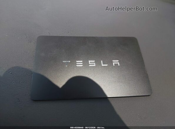 7SAYGDED9TF584280 2026 TESLA MODEL Y Gray Vista del salpicadero
