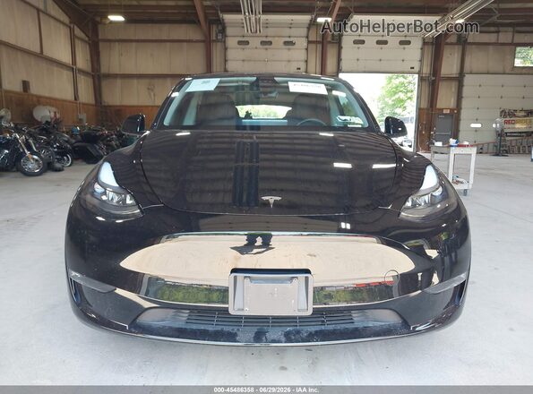 7SAYGDEDXPF940838 2023 TESLA MODEL Y Black Widok wnętrza z tyłu