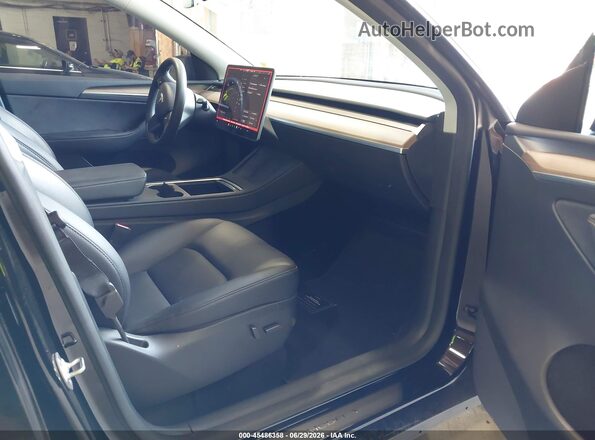 7SAYGDEDXPF940838 2023 TESLA MODEL Y Black Widok wnętrza z przodu