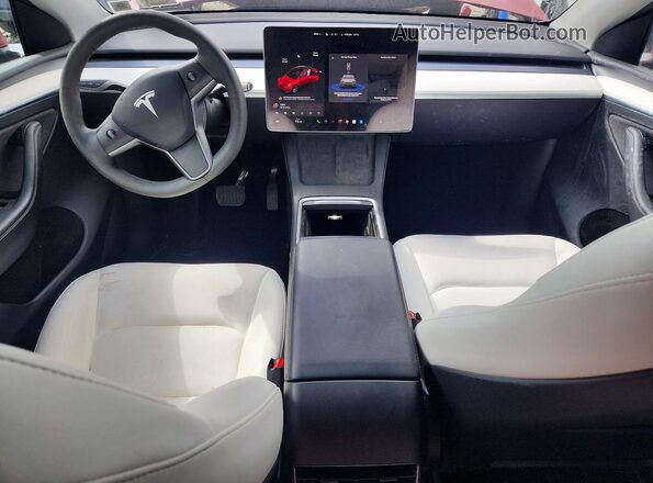 7SAYGDEDXRF046387 2024 TESLA MODEL Красный Вид панели приборов
