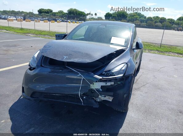 7SAYGDEDXSA377358 2025 TESLA MODEL Y Gray Widok z przodu