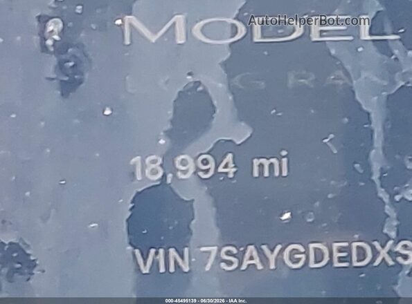 7SAYGDEDXSA377358 2025 TESLA MODEL Y Gray Widok wnętrza z tyłu
