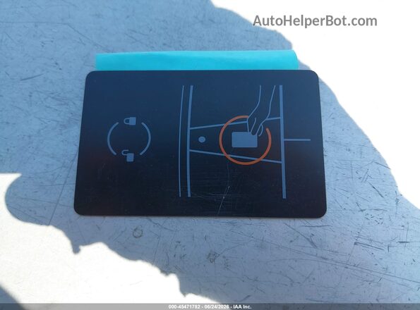 7SAYGDEDXSF319656 2025 TESLA MODEL Y Красный Вид панели приборов