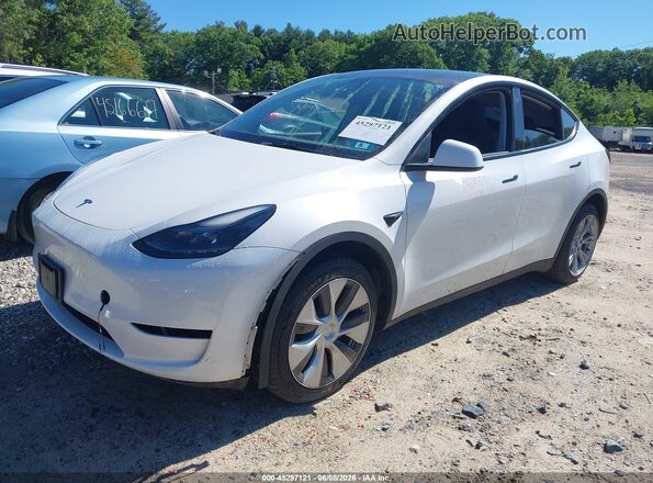 7SAYGDEE0PF698621 2023 TESLA MODEL Y Белый Передняя левая четверть