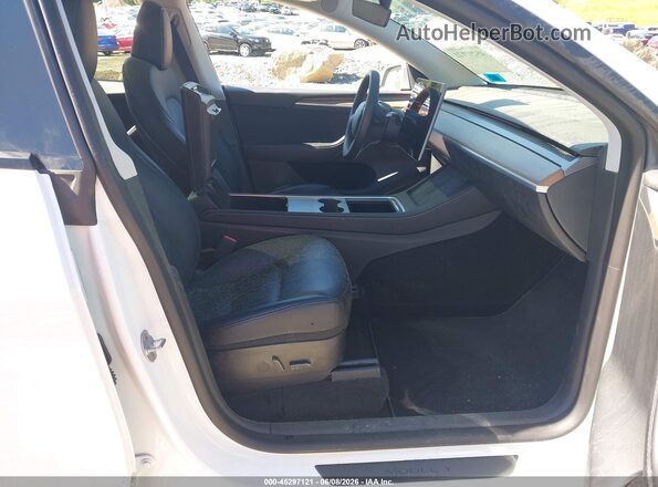 7SAYGDEE0PF698621 2023 TESLA MODEL Y Белый Вид салона спереди