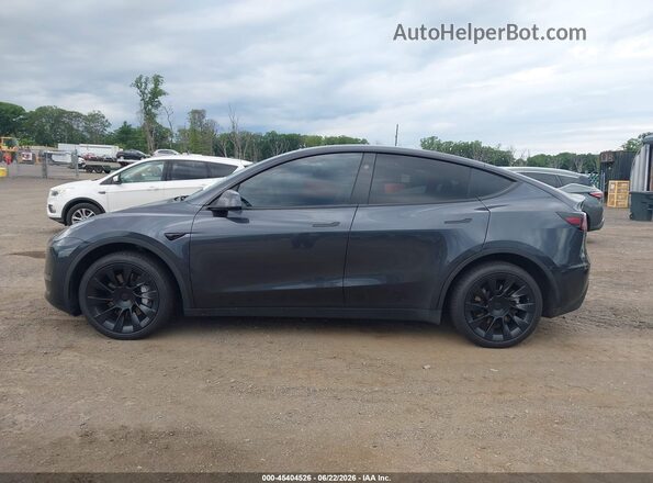 7SAYGDEE0RA281645 2024 TESLA MODEL Y Gray Rear interior view