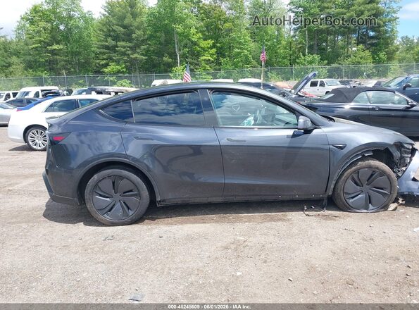 7SAYGDEE0TA585095 2026 TESLA MODEL Y Gray Rear interior view