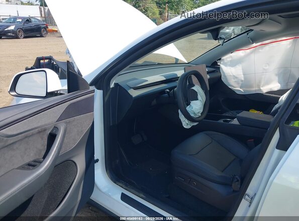 7SAYGDEE0TF352823 2026 TESLA MODEL Y White Widok wnętrza z przodu