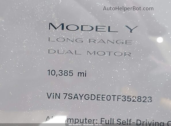 7SAYGDEE0TF352823 2026 TESLA MODEL Y White Widok wnętrza 360 stopni
