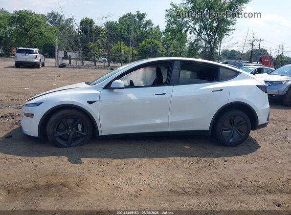 7SAYGDEE0TF352823 2026 TESLA MODEL Y White Widok wnętrza z tyłu