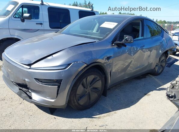 7SAYGDEE0TF363711 2026 TESLA MODEL Y Gray წინა მარცხენა ხედი სამი მეოთხედიდან