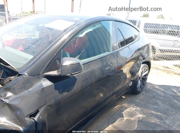7SAYGDEE0TF641104 2026 TESLA MODEL Y Черный Панорамный вид салона 360°