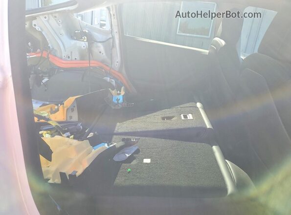 7SAYGDEE1NF439763 2022 TESLA MODEL White Հետևի նստատեղերի տեսք