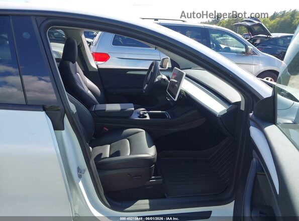 7SAYGDEE1PA033496 2023 TESLA MODEL Y White Front interior view
