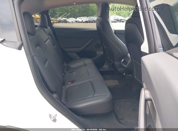 7SAYGDEE1PF748183 2023 TESLA MODEL Y White VIN կոդի պիտակի տեսք